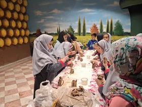 دختران دانش&zwnj;آموز مشهدی به یاد کودکان میناب، اثر هنری ساختند | میناب، هشتک، ۱۶۸
