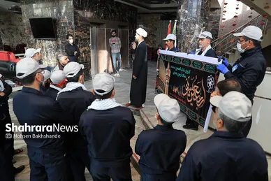 نظافت و رفت و روب معابر نجف اشرف توسط پاکبانان مشهدی در روز اربعین