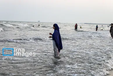 گزارش تصویری | آخرین چهارشنبه ماه صفر در ساحل بندرعباس