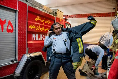 افطار با آتش نشانان