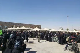 ویدئو| خیل عظیم زائرین اربعین از مرز مهران