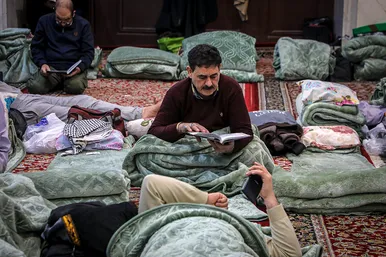 آیین معنوی اعتکاف در حرم امام رضا (ع)