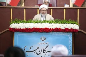 آیت الله اراکی: هجمه&zwnj;های اخیر به انقلاب اسلامی بی&zwnj;سابقه است| پیروزی در جنگ اقتصادی نیازمند نگاه کلان در اقتصاد است