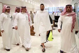 ویدئو | تصاویر جالب از حضور کریم بنزما در مسجد الحرام