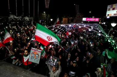 شادی مردم مشهد بعد از برد تیم ملی ایران 2