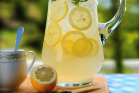 چگونه لیموناد خانگی درست کنیم؟ + روش تهیه