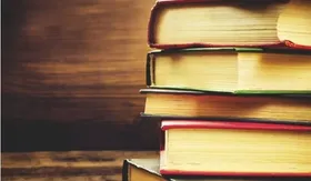 کتابداران خراسان رضوی در اولین روز هفته کتاب به امام مهربانی&zwnj;ها ارادت ورزیدند