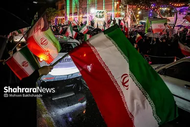 گزارش تصویری | بیست و هفتمین شب حضور حماسی مردم در شب بارانی مشهد ۲ (۷ فروردین ۱۴۰۵)