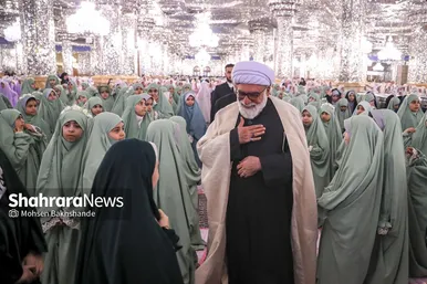 گزارش تصویری | ضیافت افطار دختران روزه اولی در حرم مطهر امام رضا(ع)